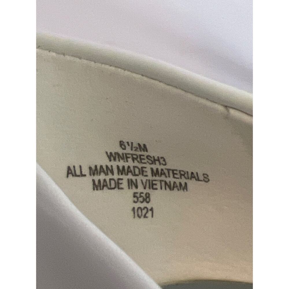 NINE WEST WHITE HEELS WHITE PATENT LEATHER STILETTO PUMPS SIZE 6 1/2 LIKE NEW - Picture 7 of 9